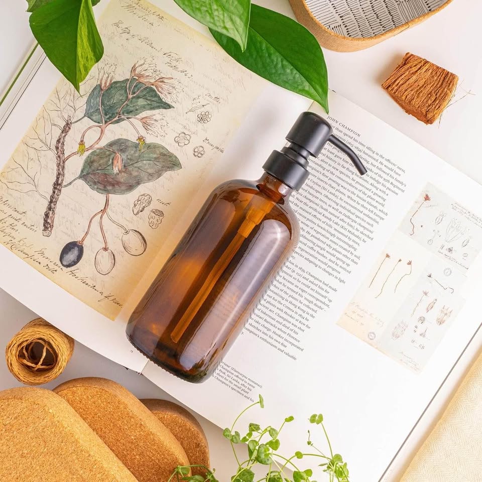 Vine Creations Amber Glass Soap Dispenser, 2 Pack Kitchen Soap Dispenser Set with Stainless Steel Pump, 16 oz Hand Soap Dispenser Bathroom, Dish Soap Dispenser for Kitchen with Waterproof Labels