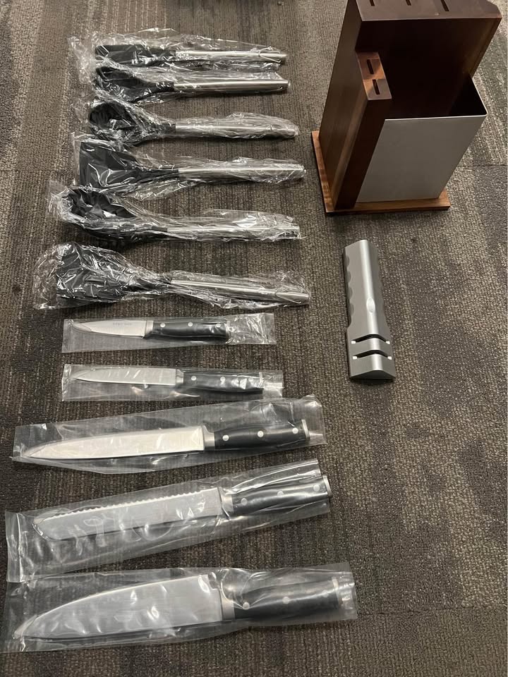 Brand new 13 pieces kitchen utensil set