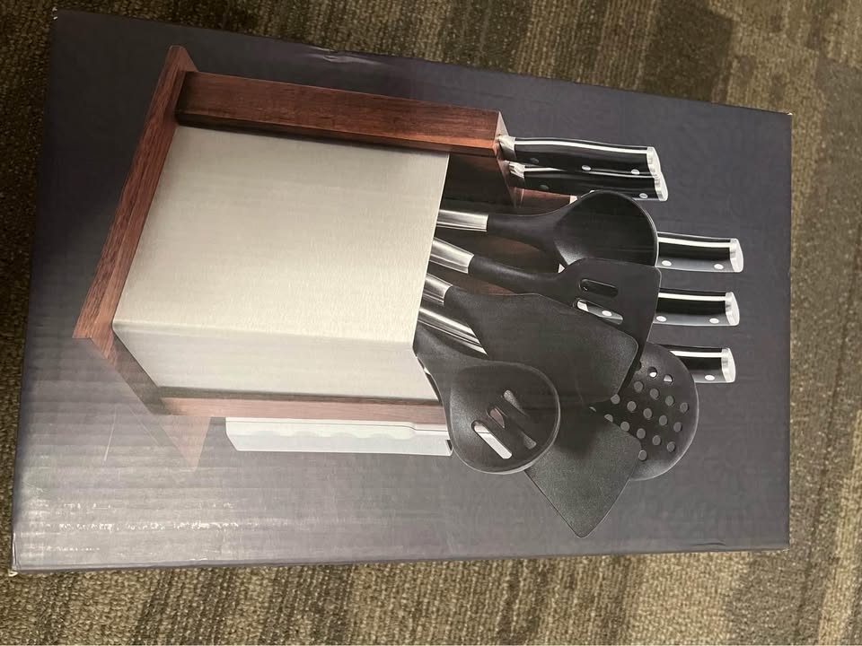 Brand new 13 pieces kitchen utensil set