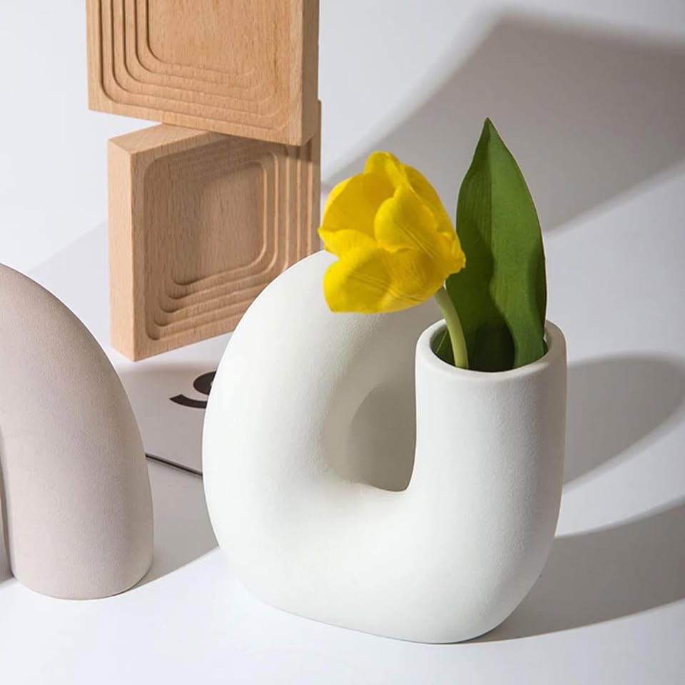 White Ceramic Vase for Home Decor Twist Pipe Shaped Modern Vase for Flowers Cute Boho Nordic Minimal