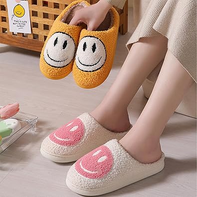 Smile Face Slippers for Women Men Happy Face Slippers Retro Soft Plush Warm Slip-On Slippers Cozy Indoor Outdoor Slippers