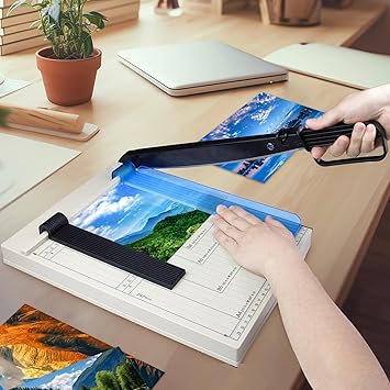 裁纸机，裁纸长度12英寸（A4），一次可裁切10张纸，带安全保护装置和刀片锁定装置，适用于办公室、学校或商业用途。