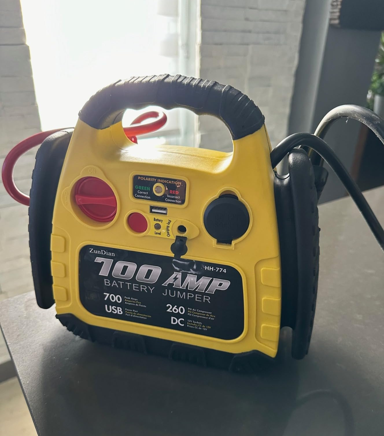 Zun Dian 4 in 1 Car Battery Jump Starter Zundian 4-IN-1 JUMP STARTER1000OMAH BATTERY CAPACITY70OA PEAK CURRENT3.OL GAS DISEL CARS