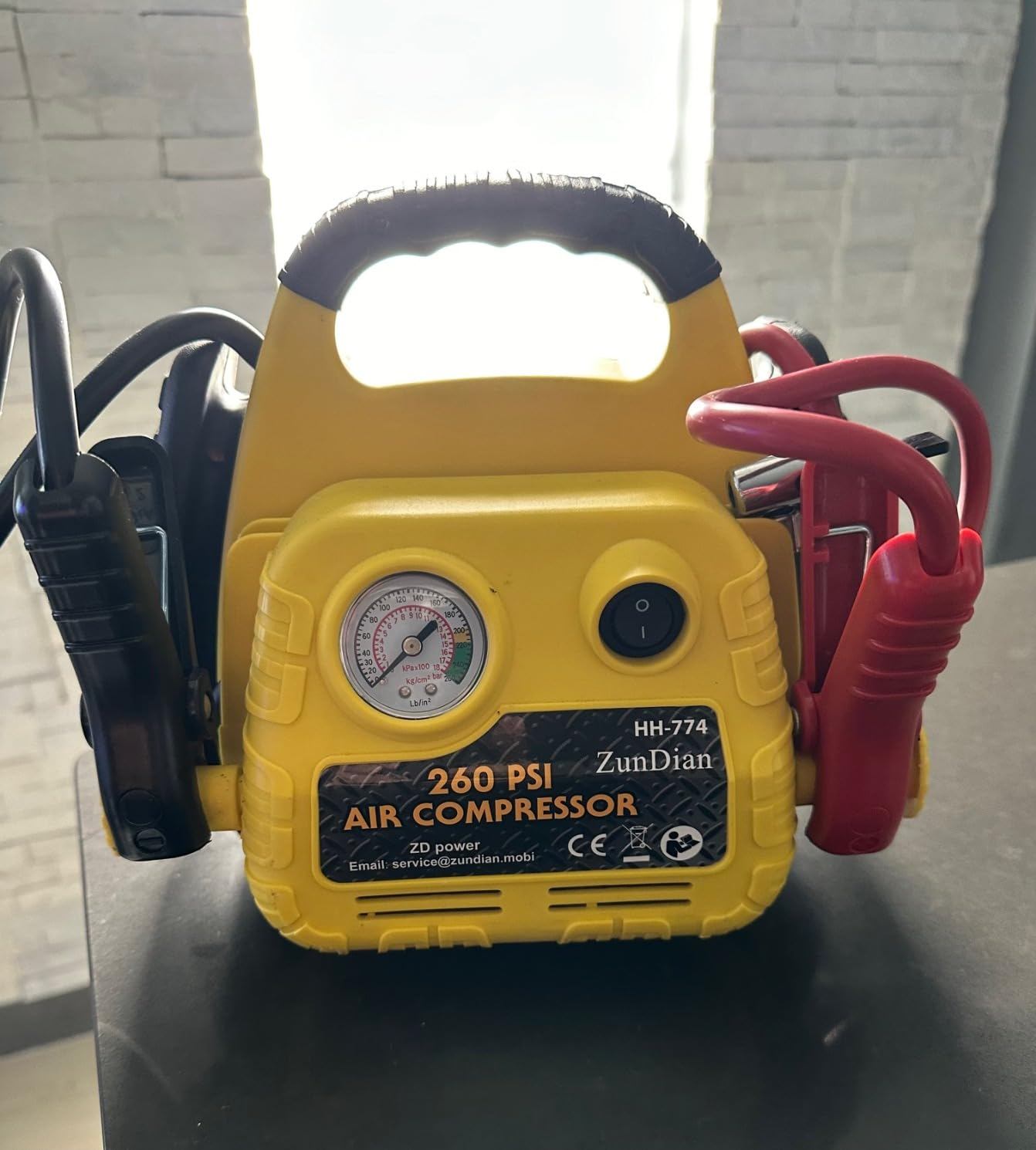 Zun Dian 4 in 1 Car Battery Jump Starter Zundian 4-IN-1 JUMP STARTER1000OMAH BATTERY CAPACITY70OA PEAK CURRENT3.OL GAS DISEL CARS