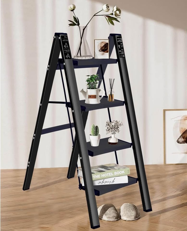 4 steps portable light weight non slip steel ladder